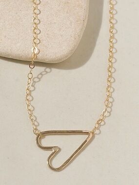 NEW James Michelle ITTY BITTY HEART NECKLACE. Gold.
